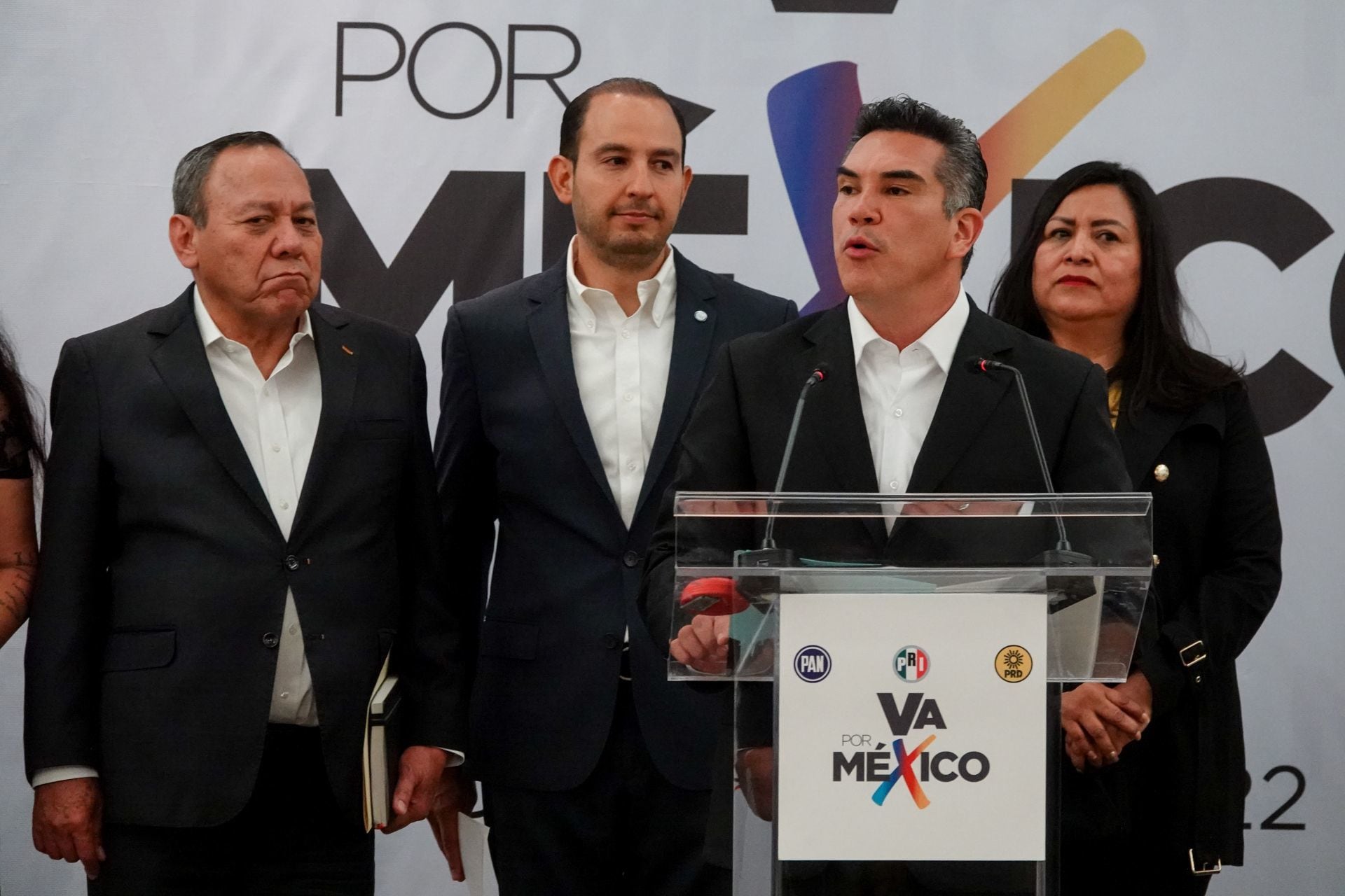 Va por México