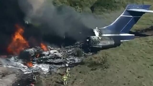 Cae avión en Houston, Texas; viajaban más de 20 pasajeros