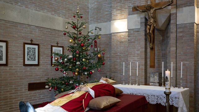 Benedicto XVI: Revelan sus primeras fotos tras morir a los 95 años