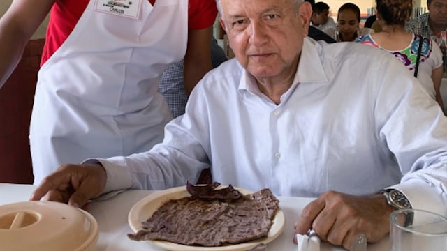 Andrés Manuel López Obrador en la Fonda 4 Vientos de Morelos
