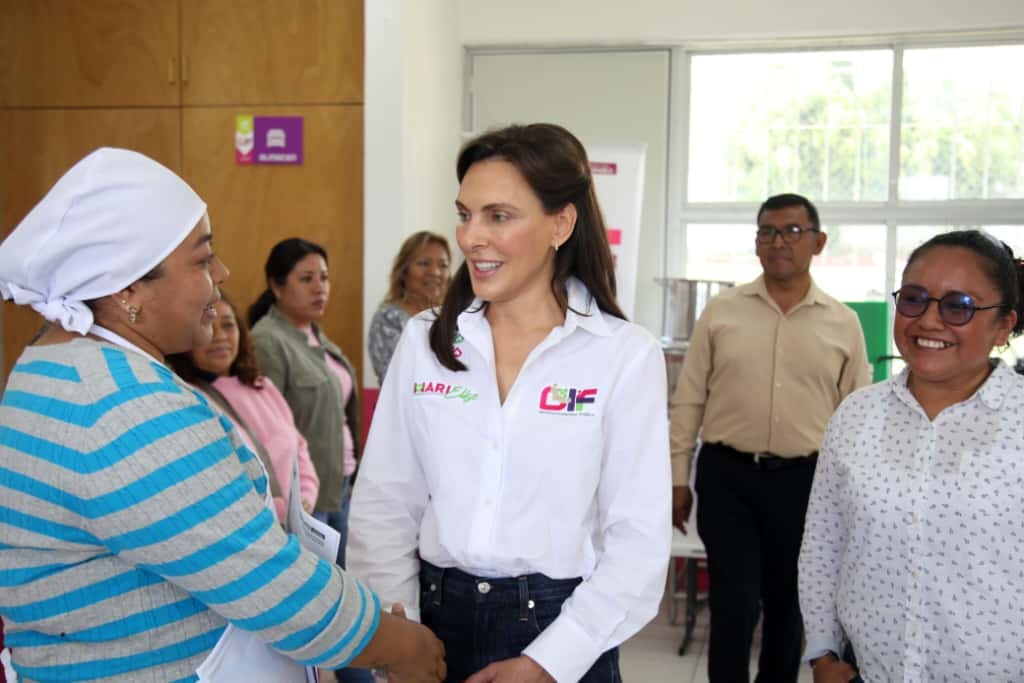 MariElise Budib inaugura desayunador en la Secundaria Técnica No. 112 de Puebla