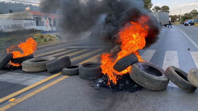 Habitantes del poblado de Fierro del Toro bloquearon la autopista México Cuernavaca el 18 de marzo