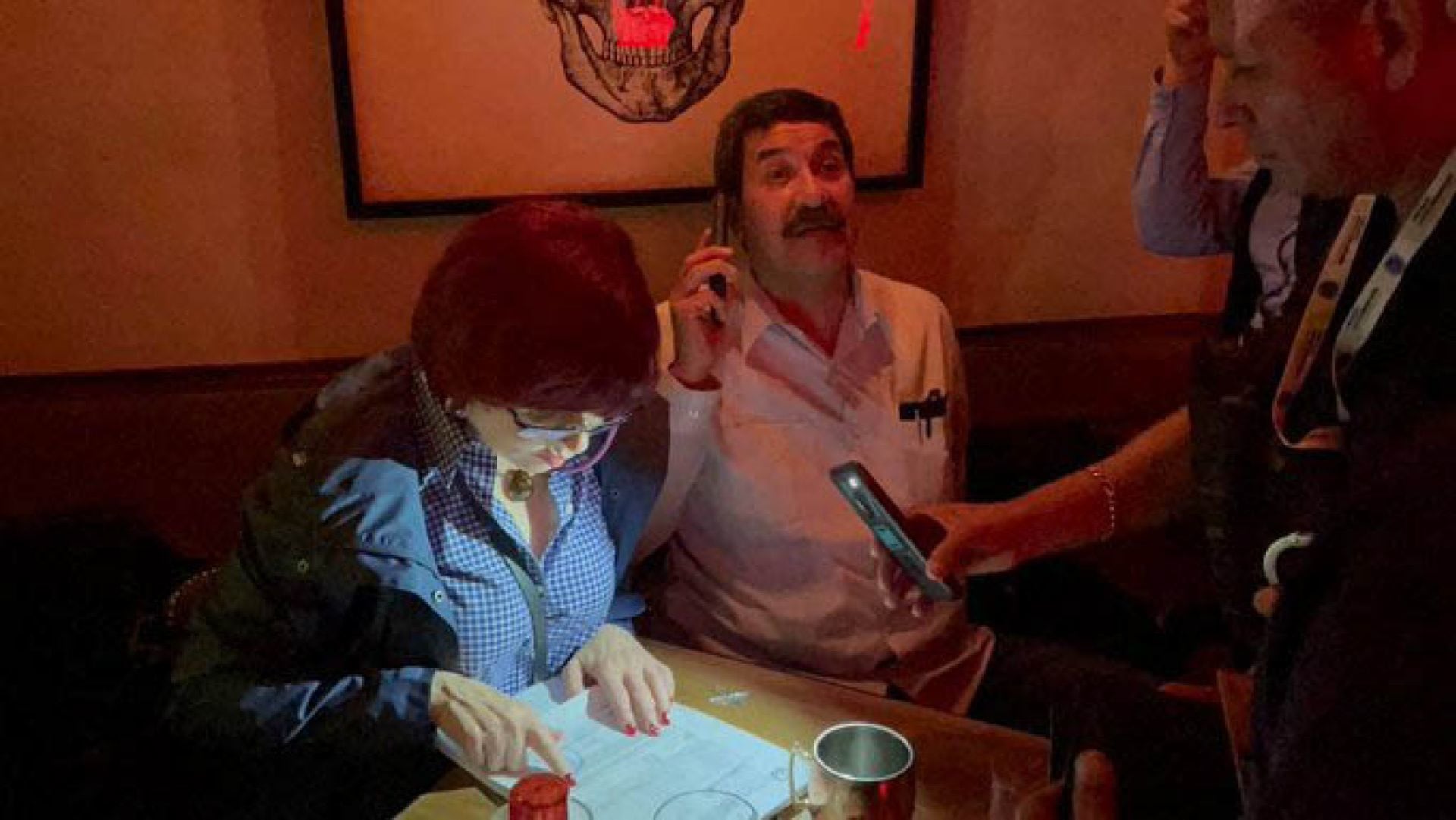 En un operativo sorpresa de la Fiscalía de Chihuahua intentaron detener al exgobernador de la entidad, Javier Corral en la CDMX