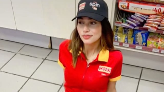 Pitisilvi la cajera sexy del Oxxo