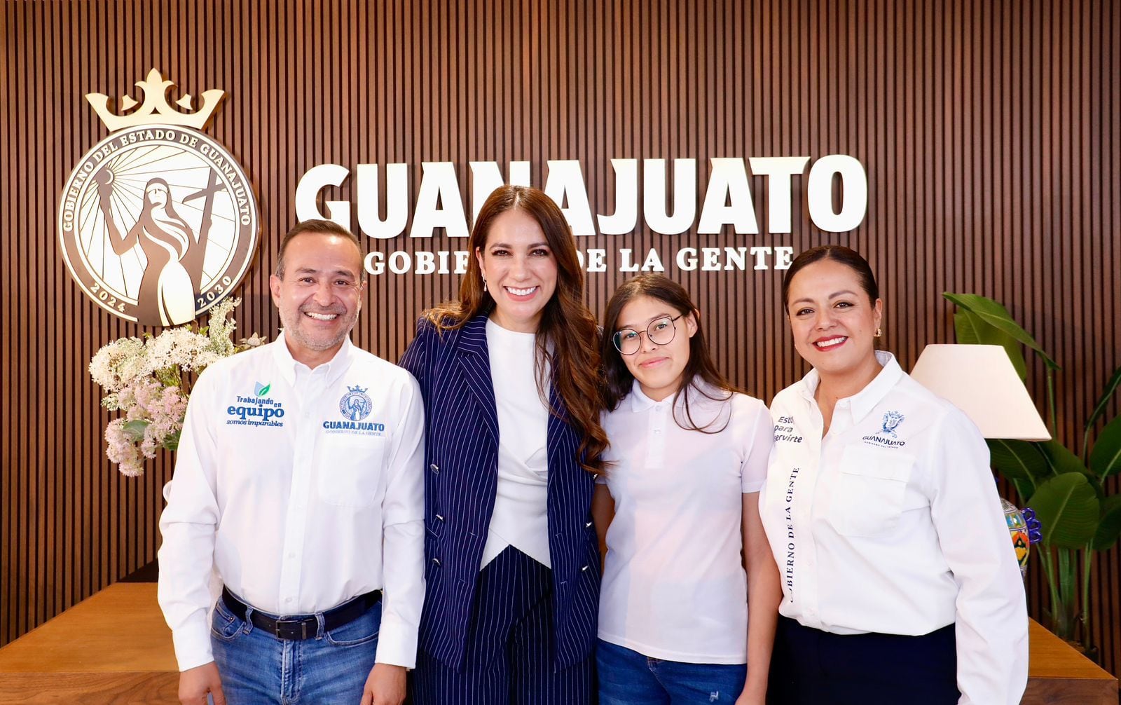 Libia Dennise entregó 300 escrituras en León para brindar certeza jurídica.