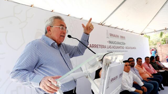 Rubén Rocha en inauguración de la carretera Las Aguamitas-Agua Blanca