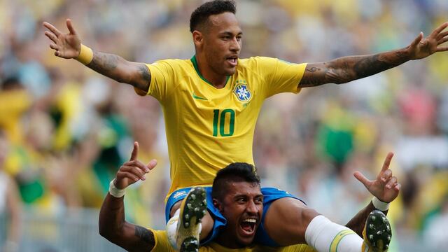 Neymar es cargado en hombros