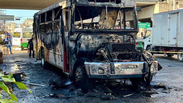 Queman camión de transporte urbano en Acapulco