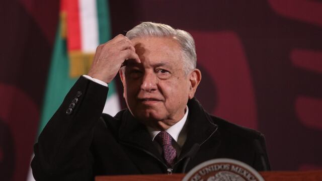 AMLO ofrece renuncia