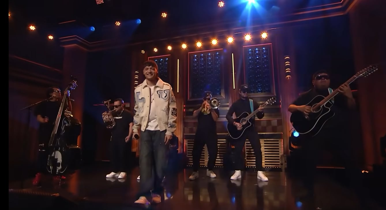 Peso Pluma en el show de Jimmy Fallon