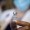 Vacunas de Pfizer y Moderna son menos eficaces frente a la variante sudafricana
