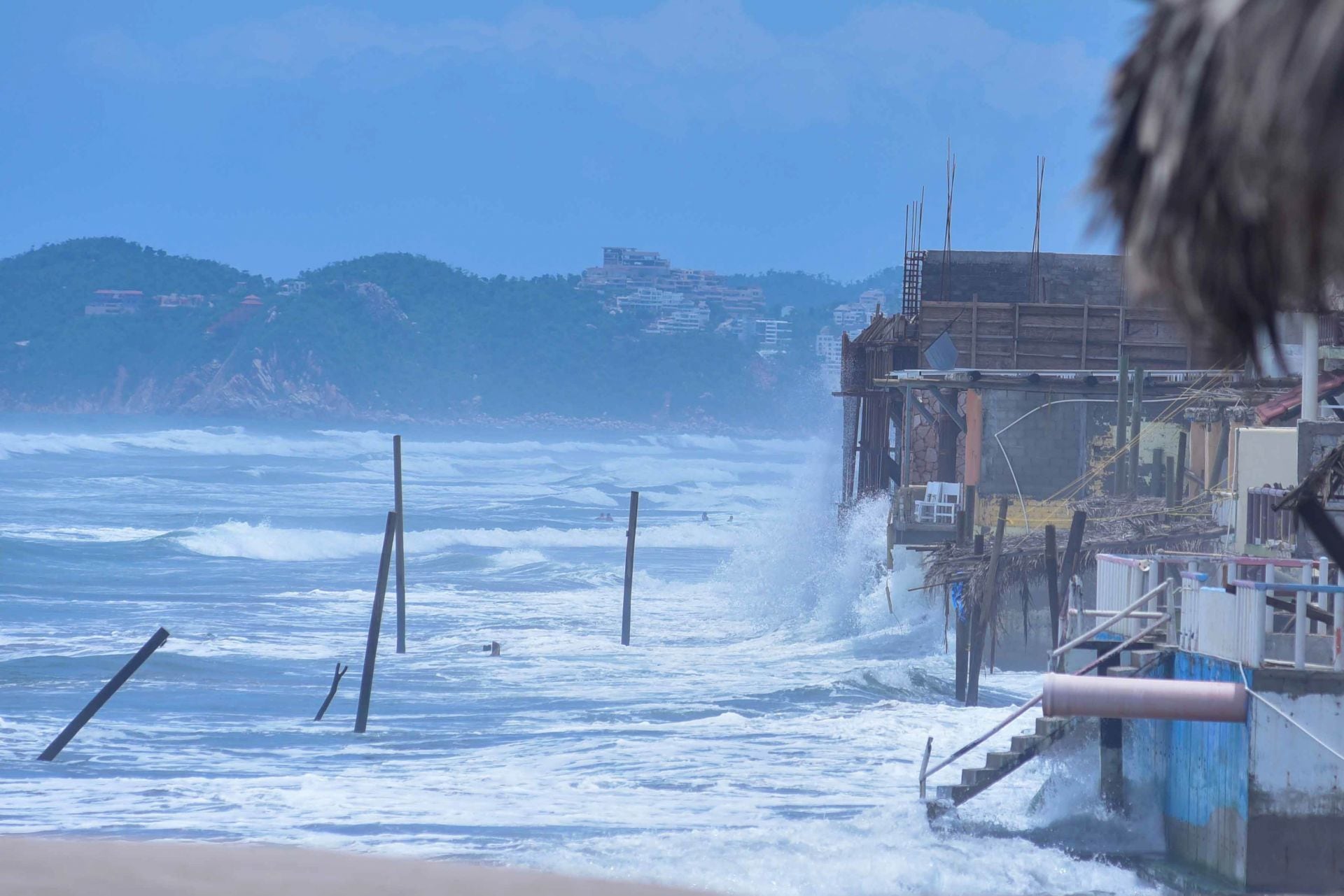 Fuerte oleaje en Acapulco