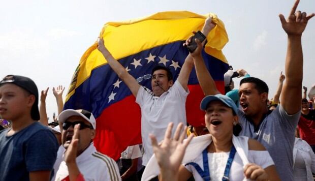 El ejército brasileño les ha pedido a los manifestantes no agredir a los militares venezolanos