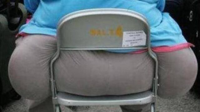 Persona haciendo horas nalga descomunalmente