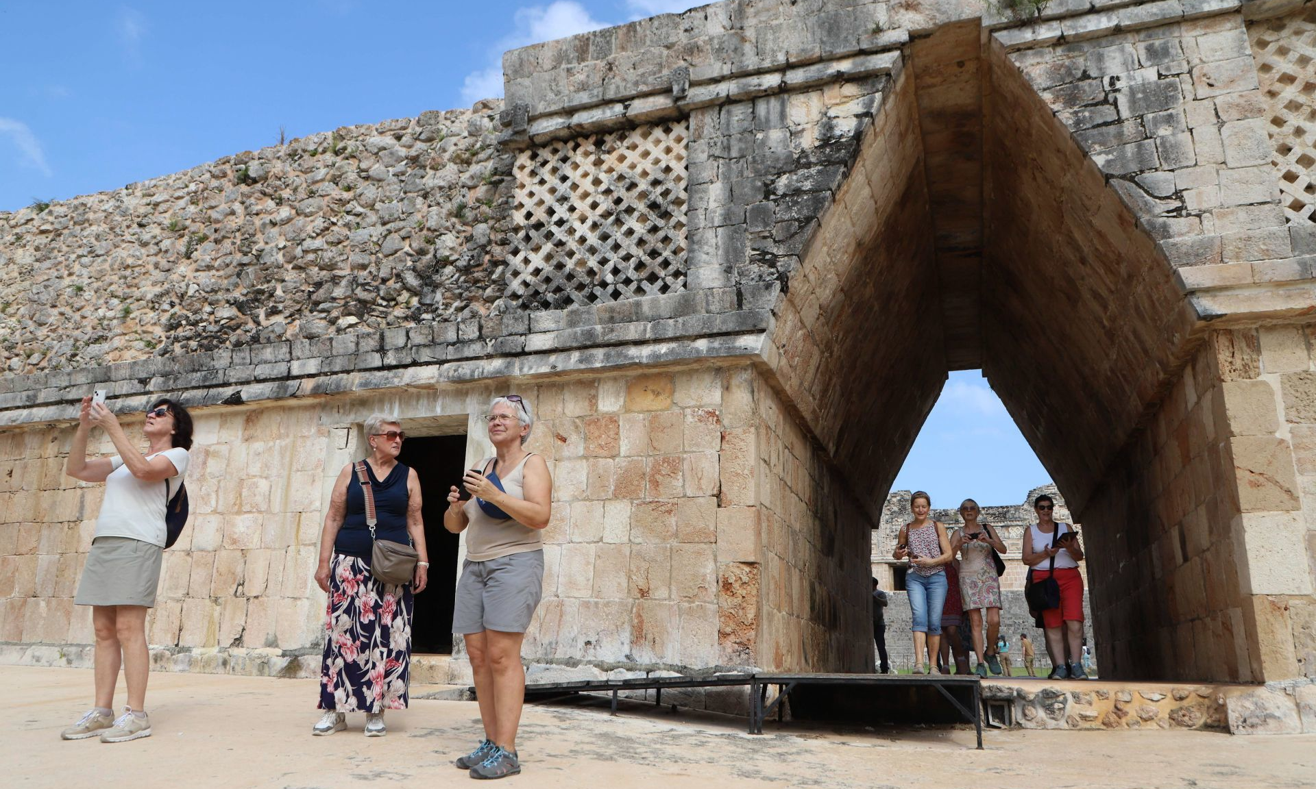 La zona arqueológica de Uxmal es un referente para el turismo nacional e internacional en el sureste mexicano.