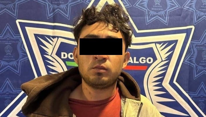 Camioneta entra a cancha de futbol en Guanajuato y atropella a dos hombres; hay un detenido