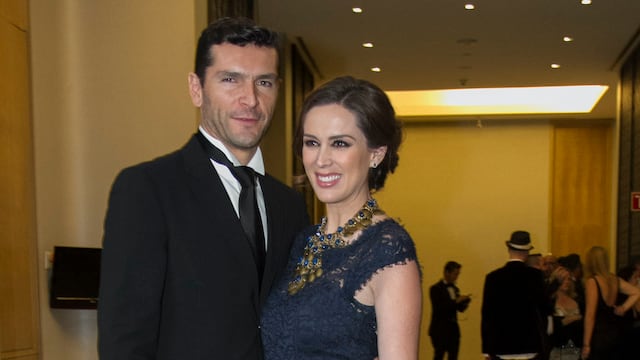 Jacqueline Bracamontes y su esposo Martín Fuentes