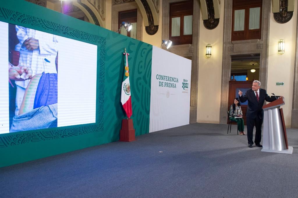 AMLO muestra el video de la jeringa vacía