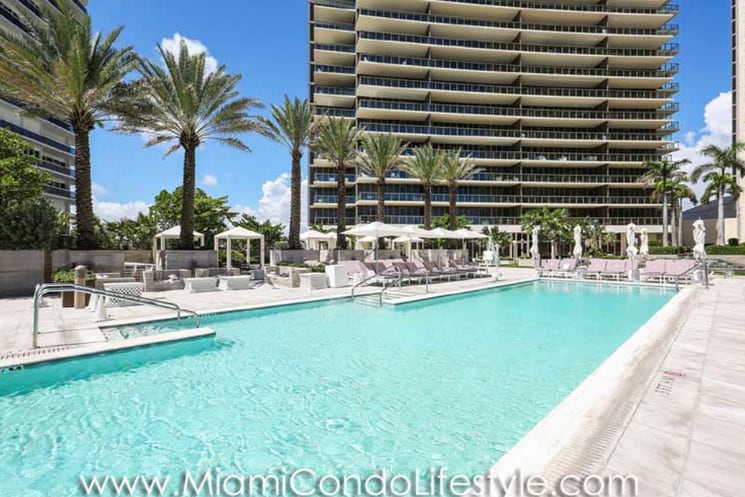 St. Regis Bal Harbour, complejo de los departamentos de Juan Collado