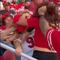 Sigue la violencia en la NFL: Captan a fan de 49ers golpeando brutalmente a una mujer