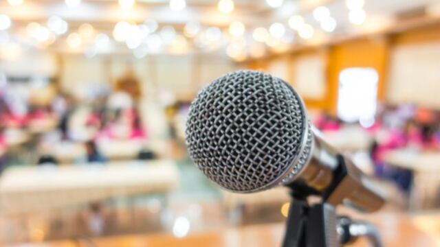 El orador ideal es el que vive lo que habla, sin mentiras, con auténtica vocación y metas,