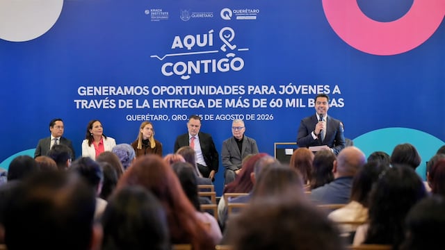 Querétaro ofrece 60 mil becas para jóvenes en tecnología.