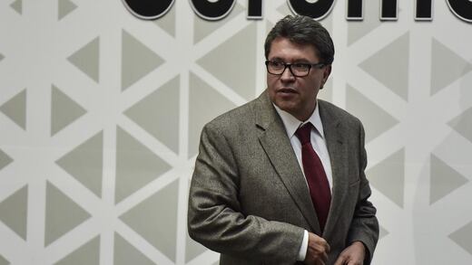 Monreal alcanza acuerdo con bancos y autoridades para regular comisiones bancarias