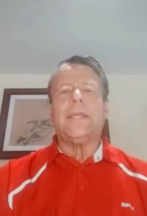 Alfredo Adame envía "mentada de madre" en video