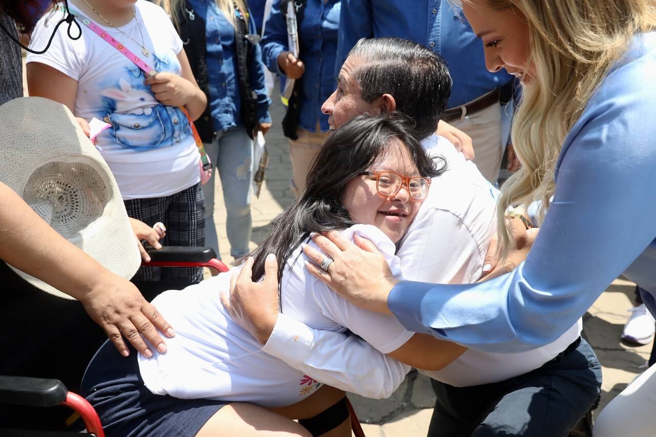 Giovani Gutiérrez, alcalde de Coyoacán festejando el Día del Niño y la Niña