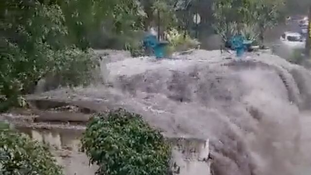 Se desborda presa Becerra de Álvaro Obregón por fuertes lluvias en CDMX