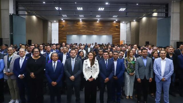 Tere Jiménez firma convenio por el desarrollo energético de Aguascalientes