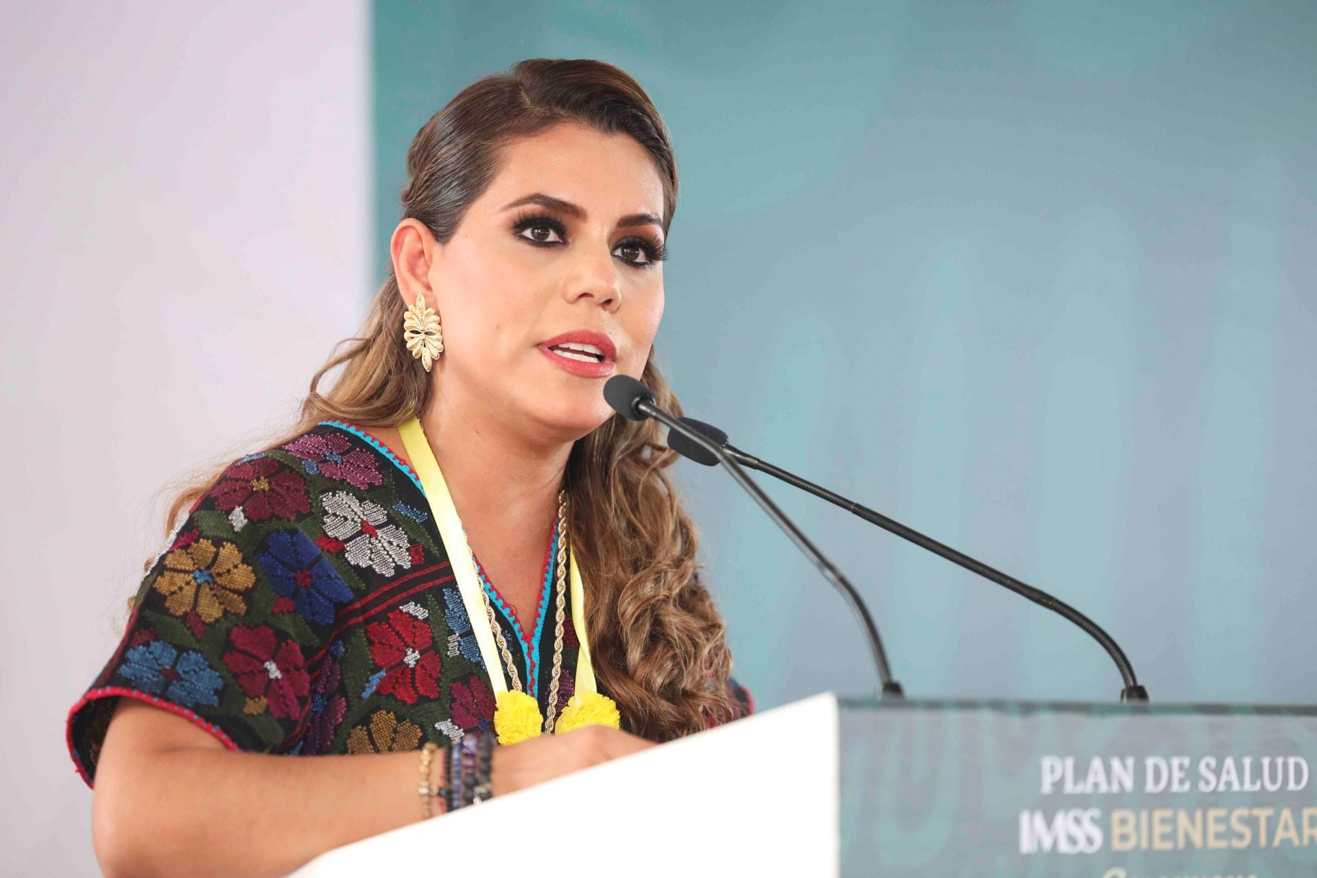 Evelyn Salgado, gobernadora de Guerrero, durante la supervisión Plan Nacional de Salud IMSS-Bienestar en Guerrero