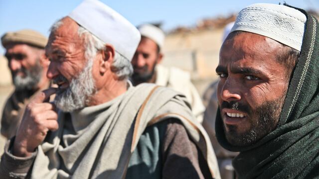 Hombres de Afganistán volverán a usar el salwar kameez