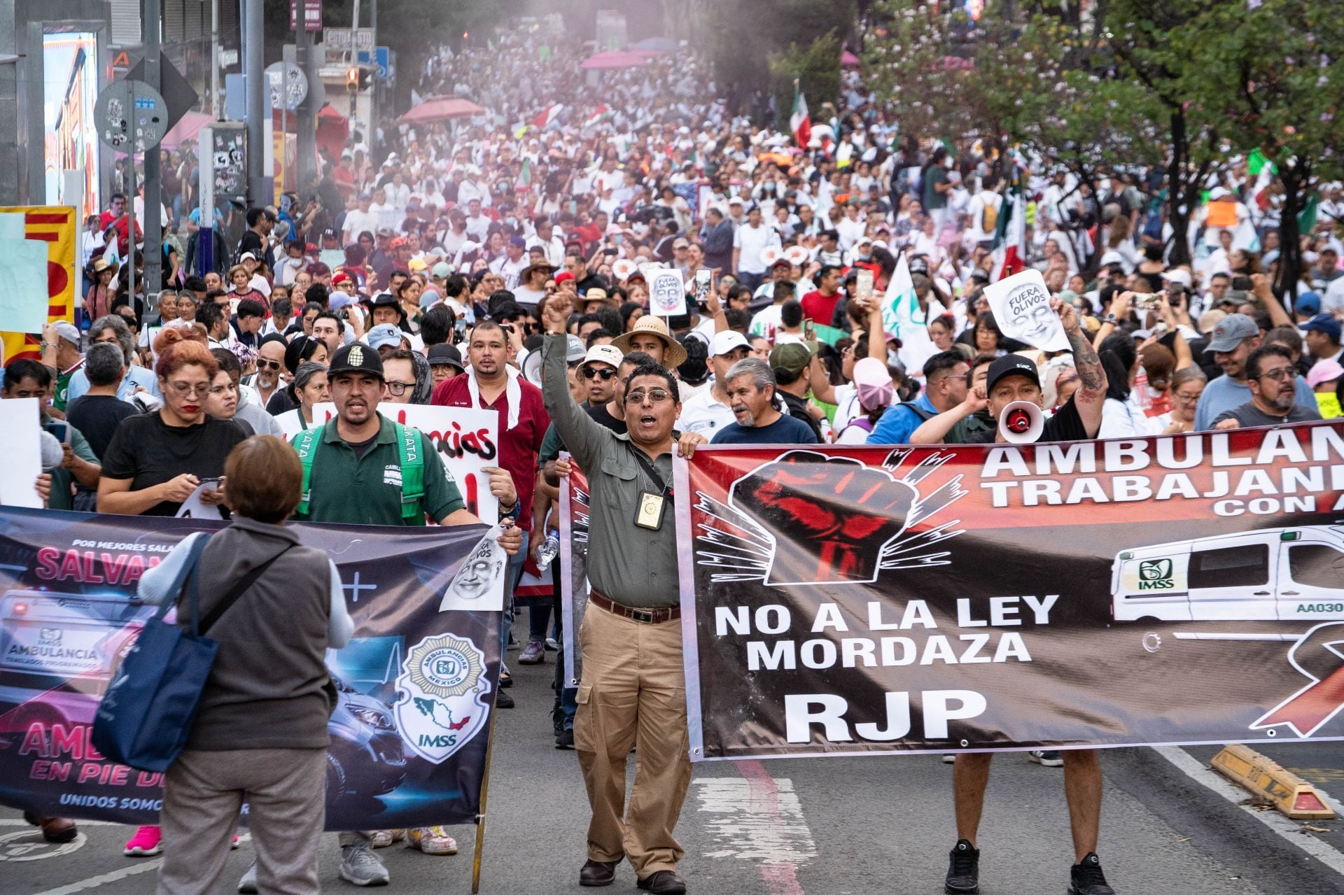Marcha de trabajadores del IMSS