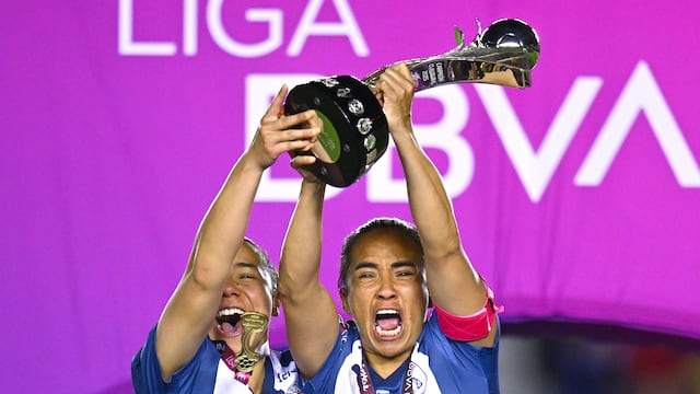 Mónica Ocampo anuncia su retiro a los 38 años; es una leyenda viva del futbol mexicano.