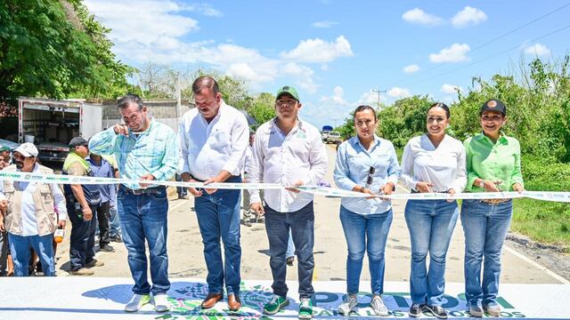 Ricardo Gallardo entregó obras en la huasteca