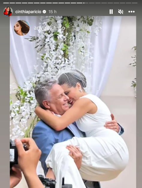 Cinthia Aparicio y Alexis Ayala en su boda civil