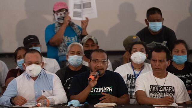 Padres y madres de los 43 normalistas desaparecidos