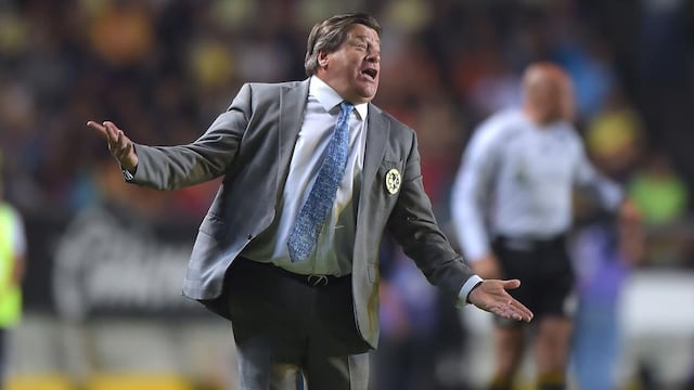 ‘Piojo’ Herrera enla banca azulcrema.