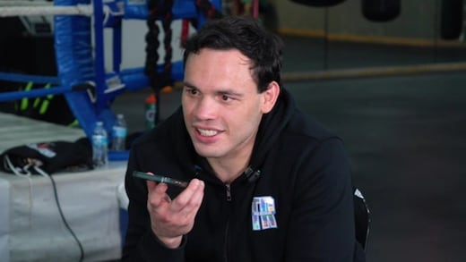 Chávez Jr. revela sus 3 consejos para superar a una exnovia