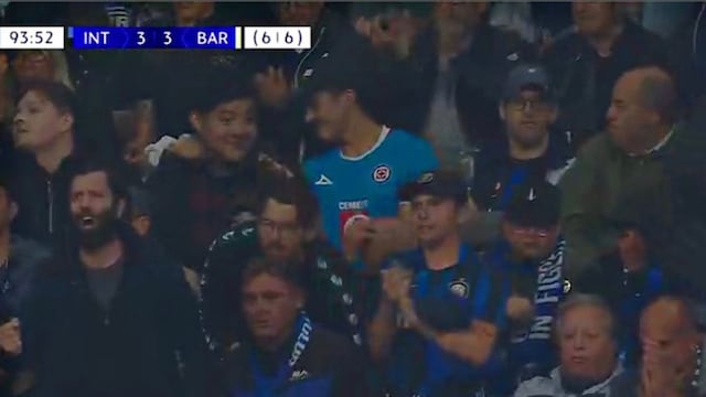 Captan a aficionado del Cruz Azul en pleno Inter vs Barcelona de la Champions League