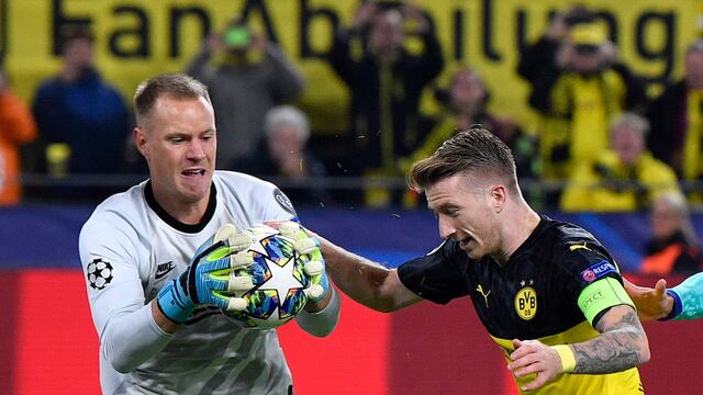 Ter Stegen le atajó un penal a Marco Reus
