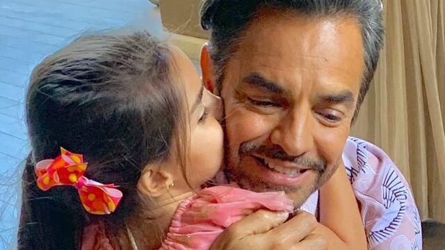 Aitana Derbez presenta a los nominados de los Premios lo Nuestro con su papá, Eugenio Derbez