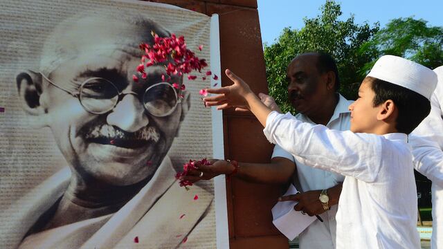 El 2 de octubre se conmemoró el 150 aniversario del natalacio de Mahatma Gandhi, lo que no impidió el robo de sus restos