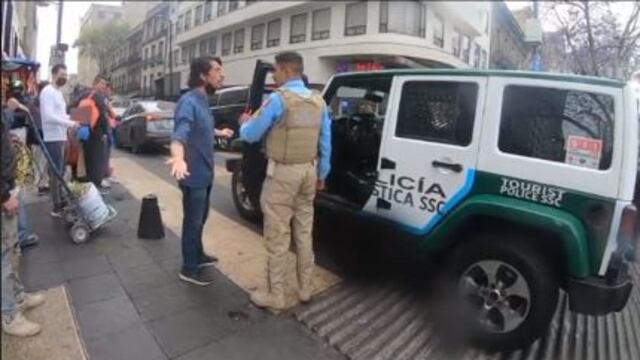 VIDEO: Policía turística de la CDMX agrede a peatón sin razón alguna