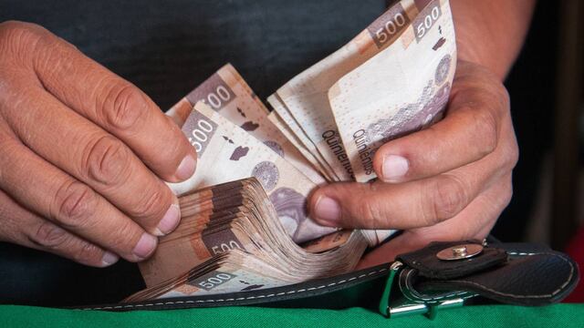 Dinero mexicano. Riesgos por su debilidad ante el dólar.