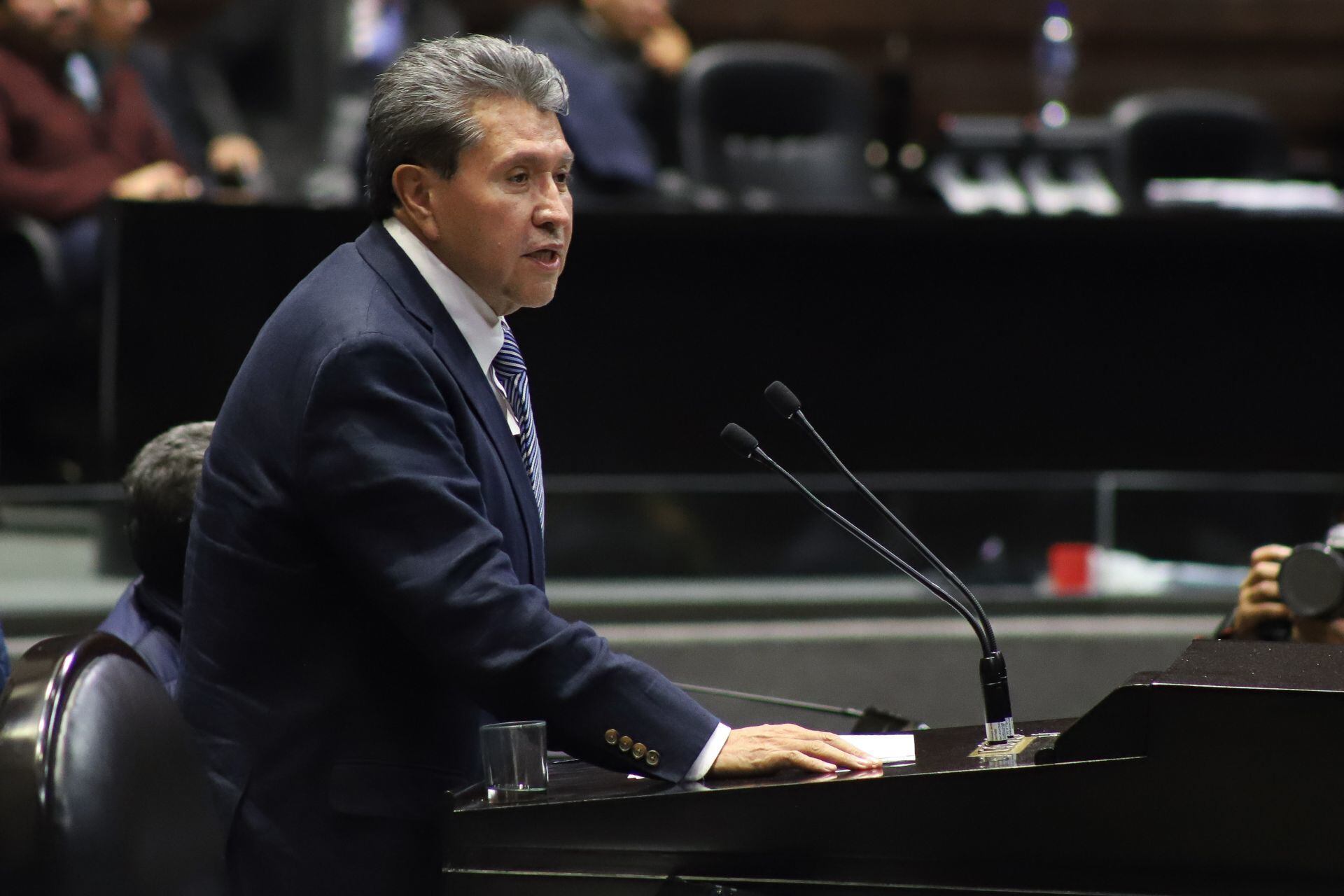 Morena propone una reforma fiscal profunda