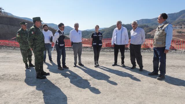 AMLO supervisa construcción en presa Picachos y Santa María