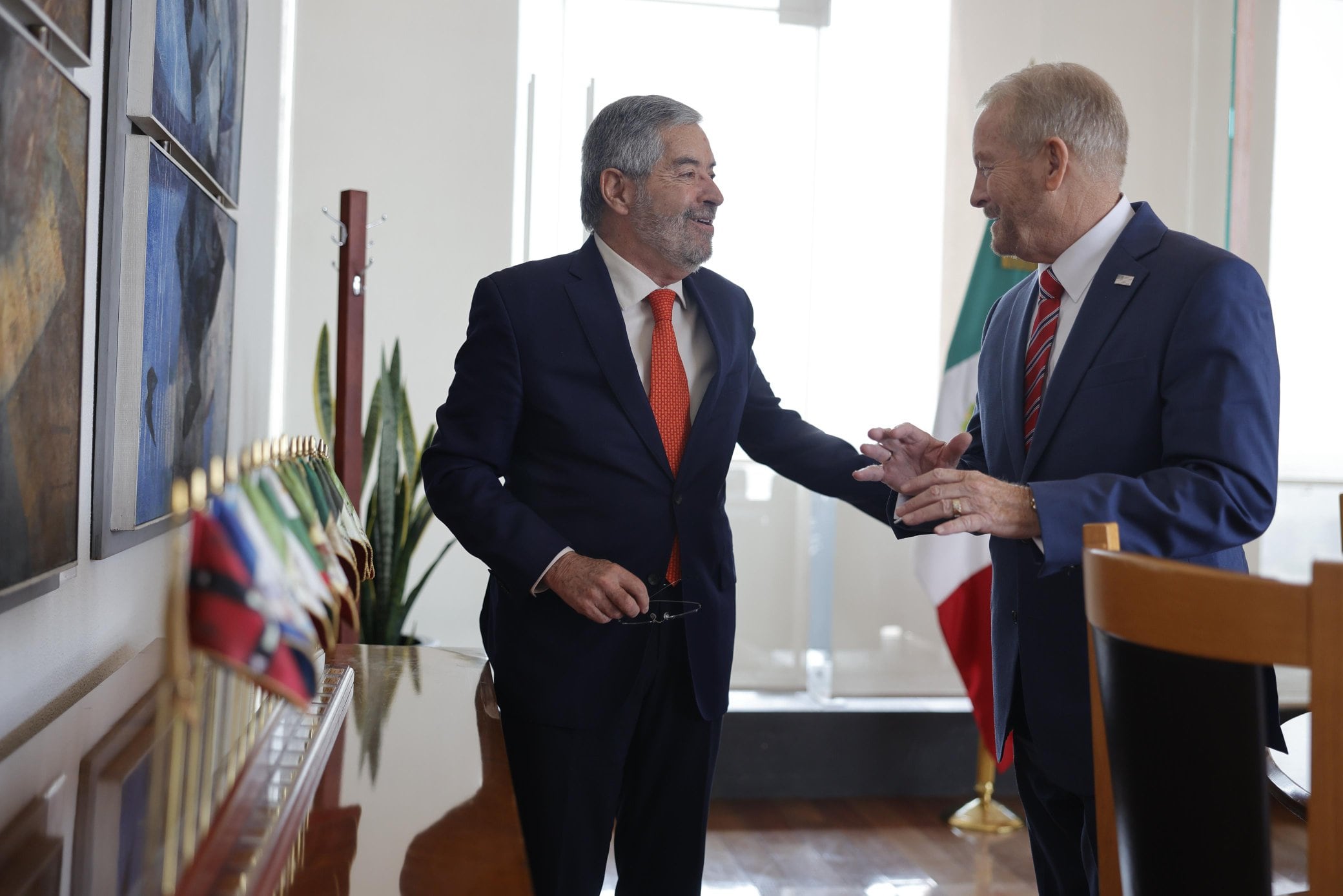 Juan Ramón de la Fuente y Ron Johnson