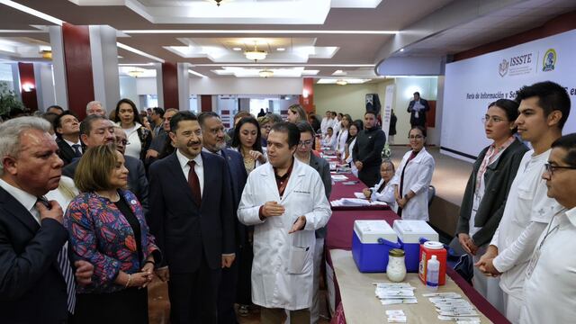 Martí Batres inauguró feria de servicios para agremiados de la FSTSE